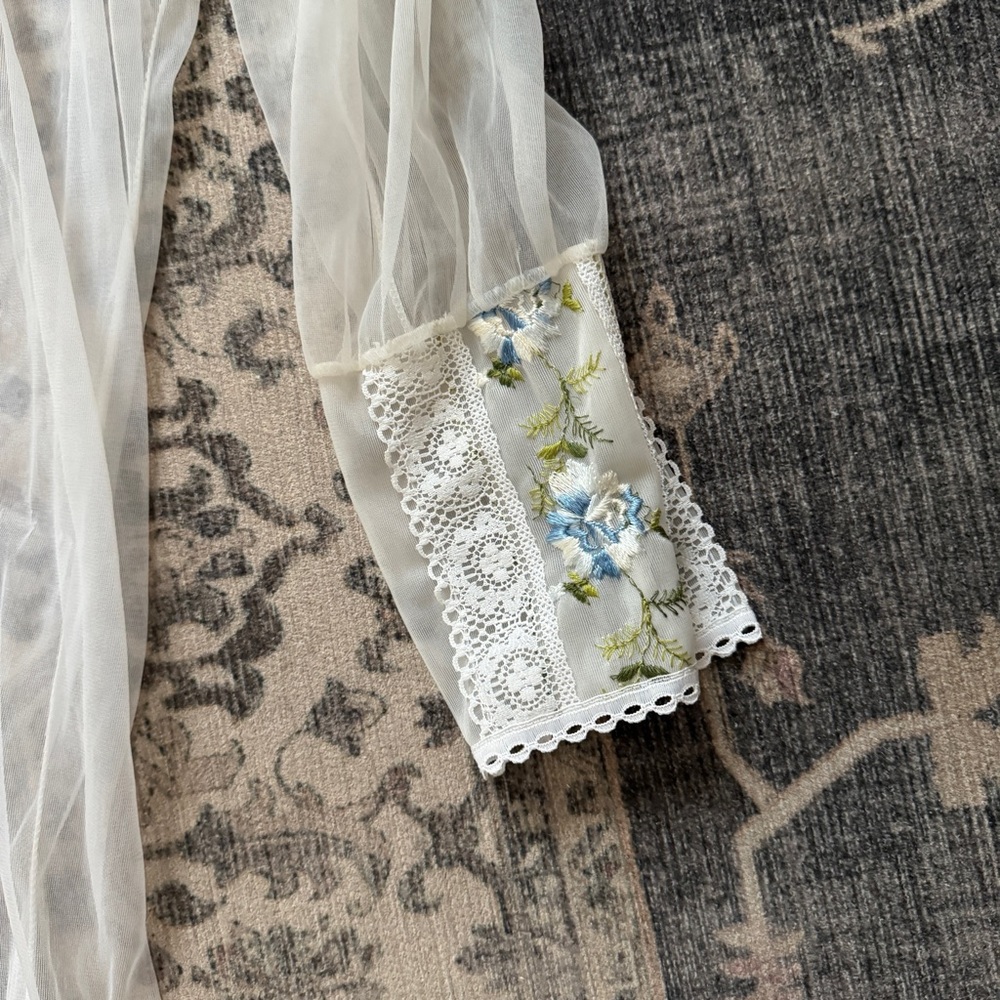 Elegant Sheer White Robe - Picture 3 of 7